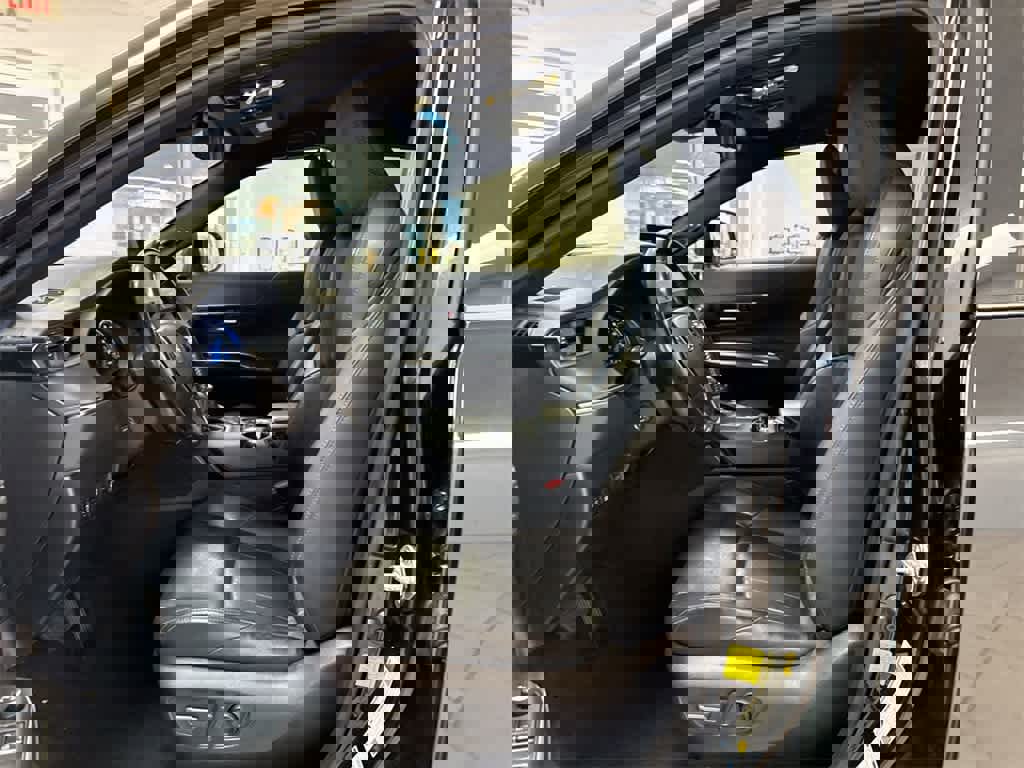 Used 2021 Toyota Venza XLE w/ Softex Package image 17