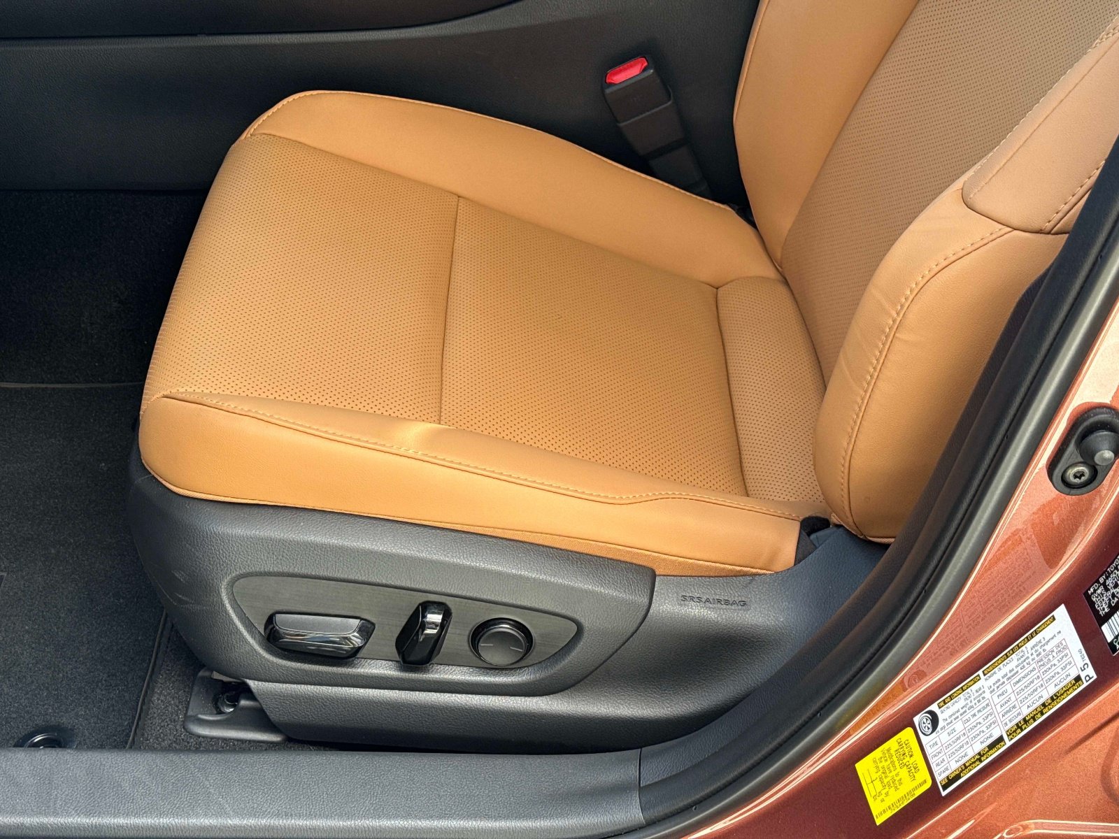 Used 2026 Lexus UX 300h FWD w/ Accessory Package (Z1) image 21