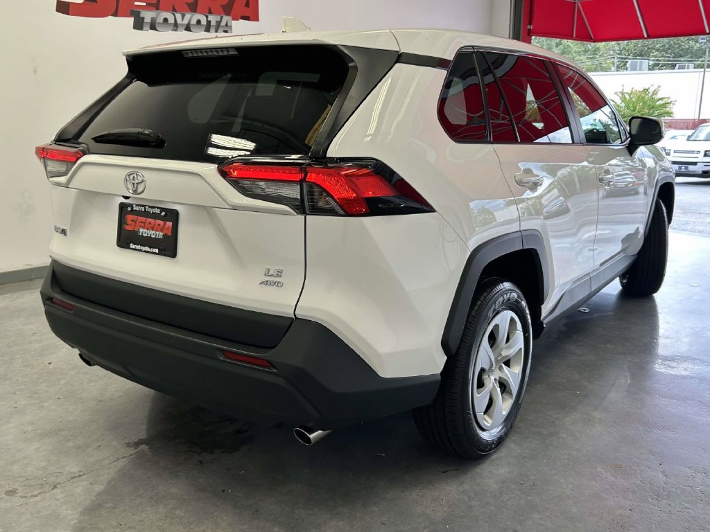 Used 2024 Toyota RAV4 LE AWD/4WD image 3