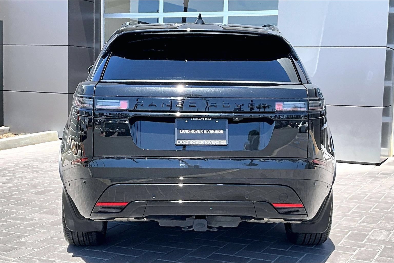 Certified 2025 Land Rover Range Rover Velar Dynamic SE AWD/4WD image 4