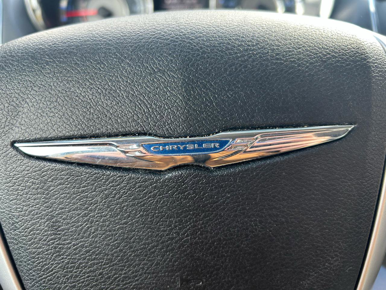 Used 2015 Chrysler Town & Country Touring-L w/ Driver Convenience Group image 20