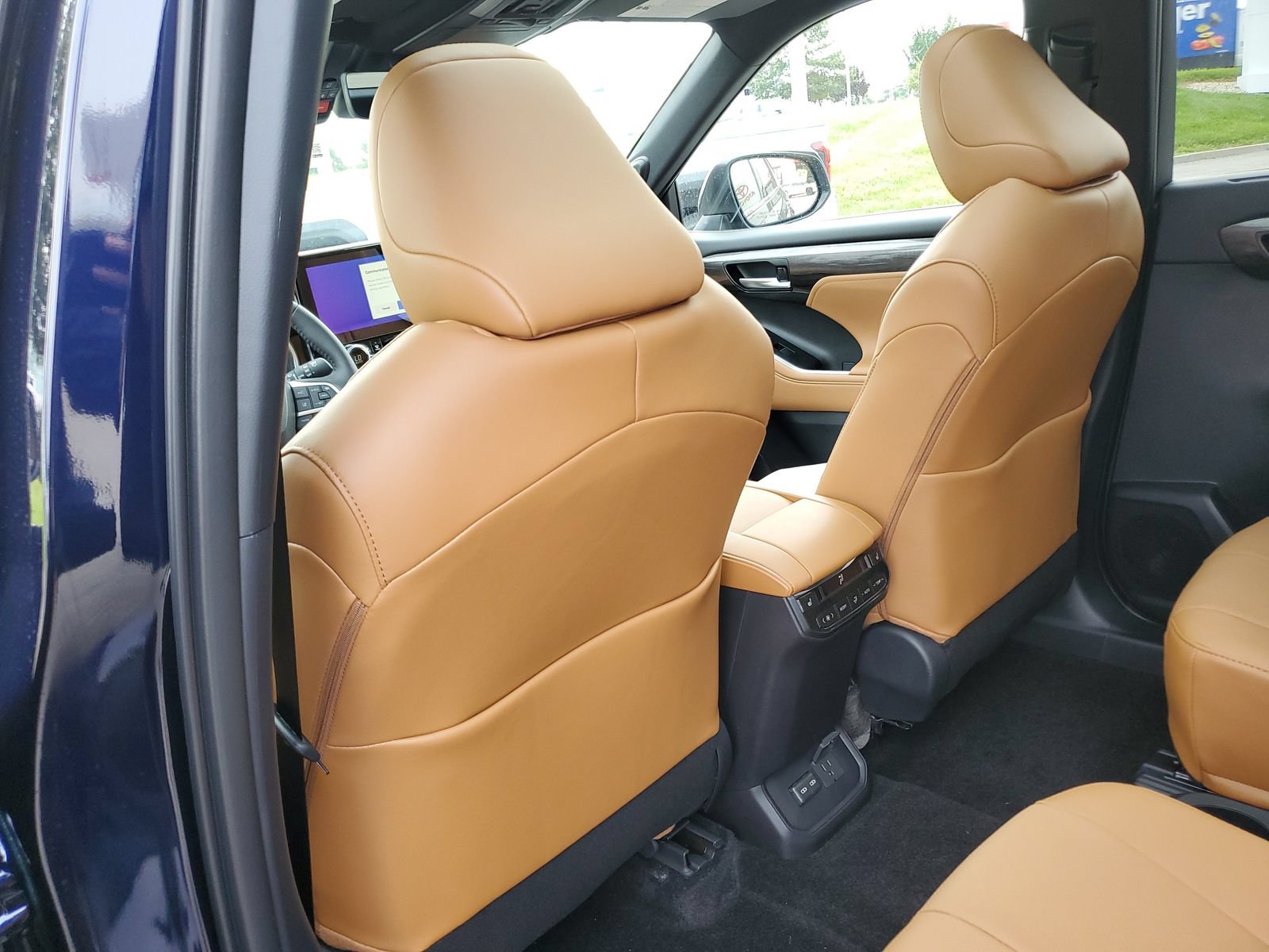 New 2026 Toyota Highlander Platinum AWD/4WD image 14
