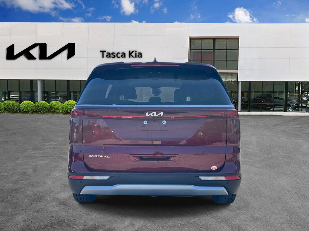Used 2024 Kia Carnival EX FWD image 5