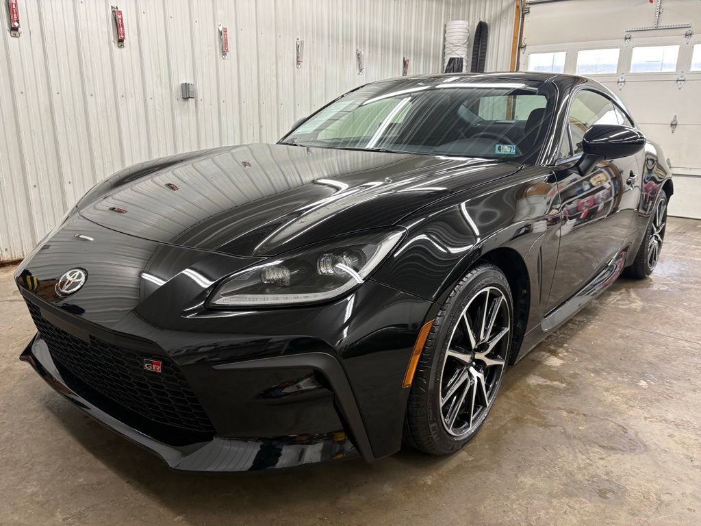 Used 2025 Toyota GR86 w/ ALL Weather Mat Package (TMS) RWD image 1