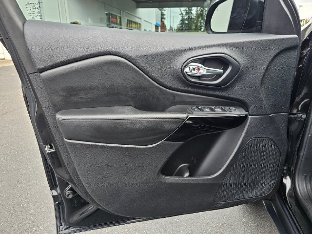 Used 2021 Jeep Cherokee Latitude Plus AWD/4WD image 25