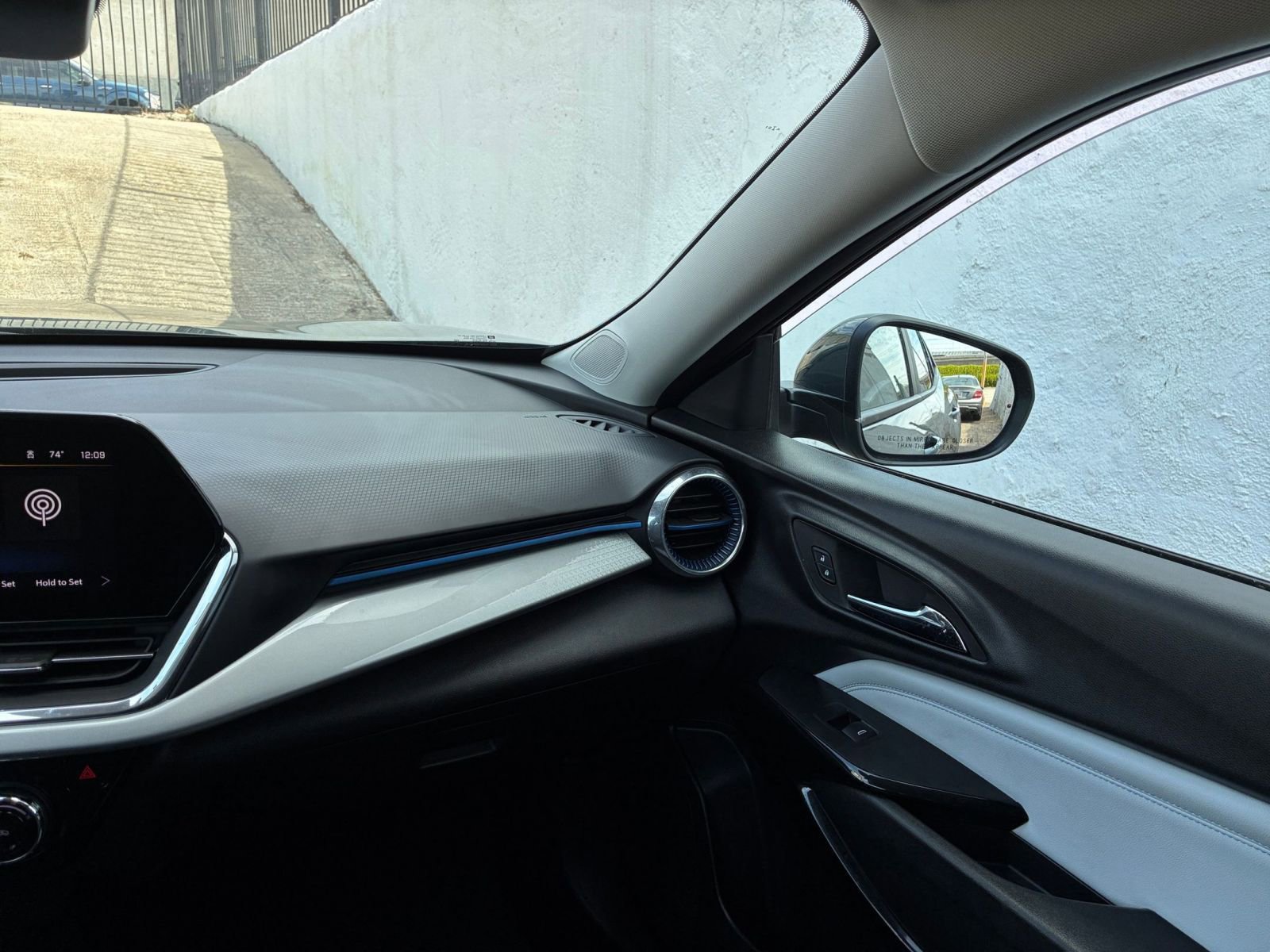 Used 2025 Chevrolet Trax LT image 34