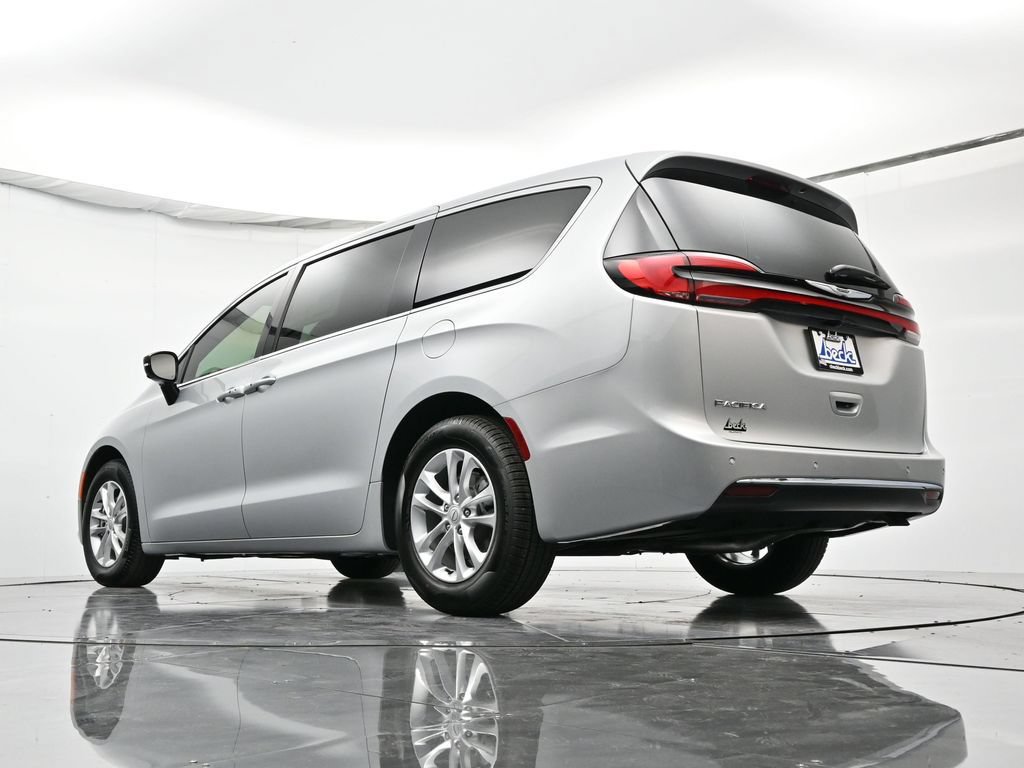 New 2026 Chrysler Pacifica Select FWD image 39