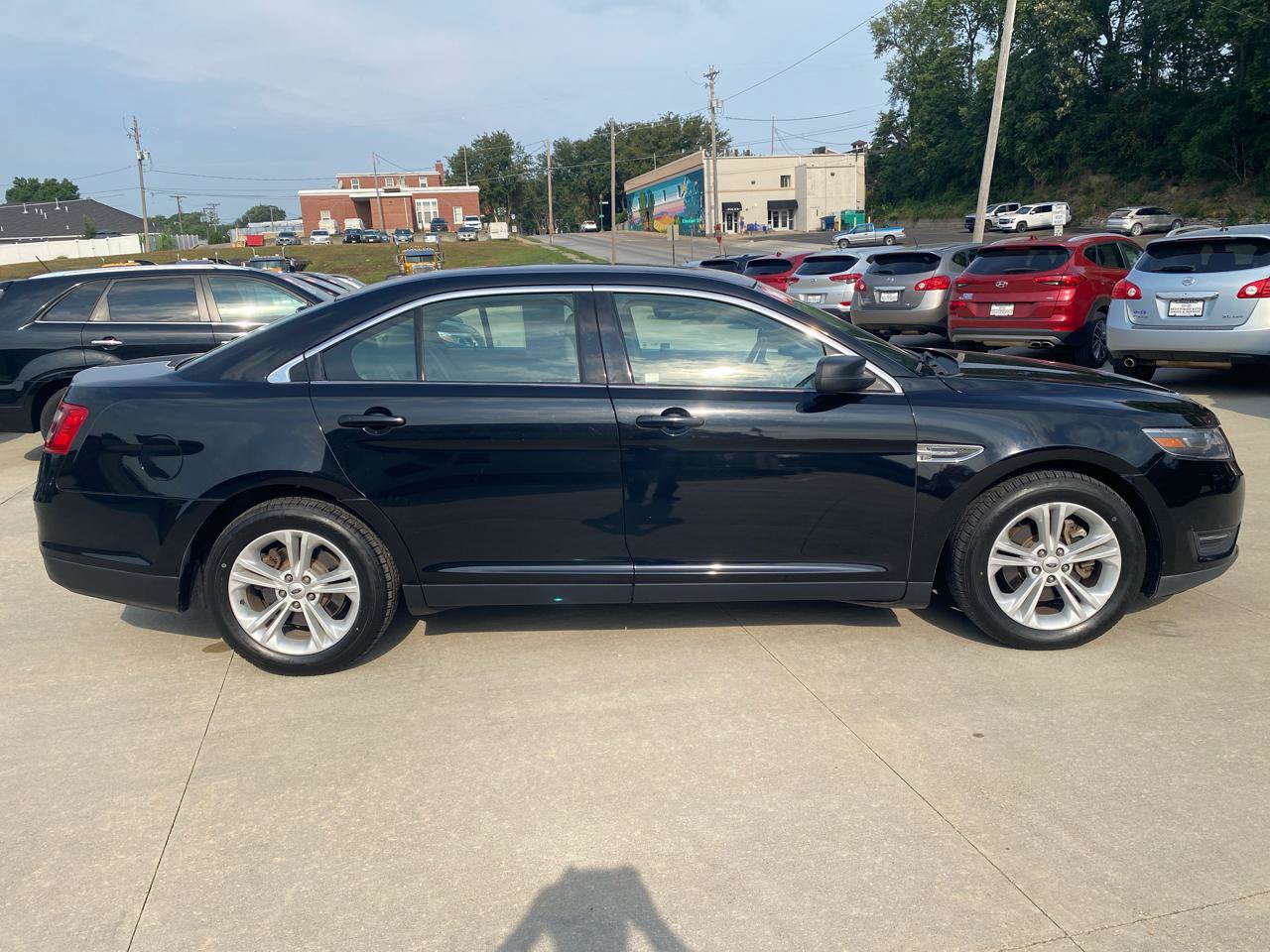 Used 2016 Ford Taurus SEL FWD image 5