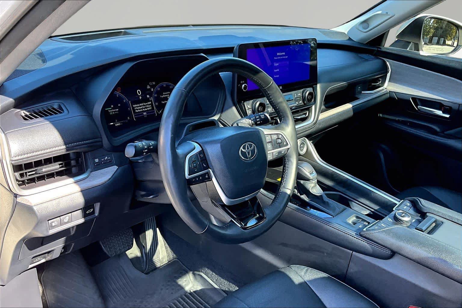Used 2024 Toyota Grand Highlander AWD image 17