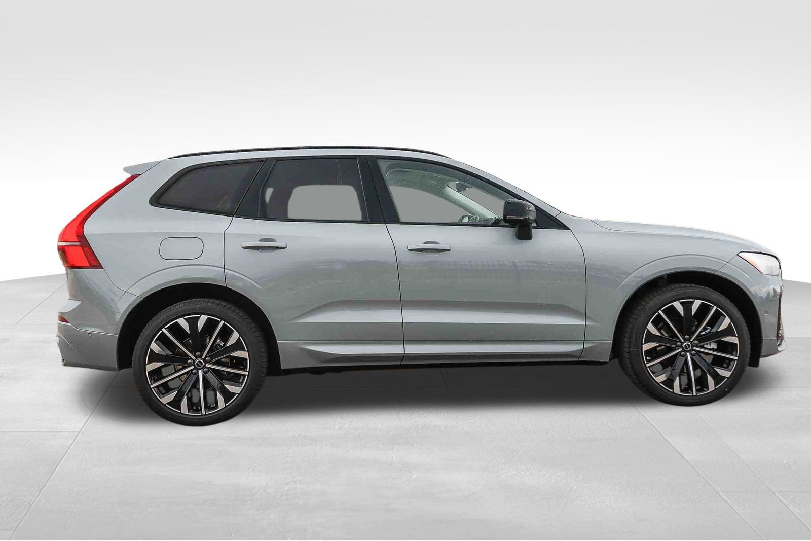 New 2026 Volvo XC60 B5 Ultra w/ Protection Package Premier image 4