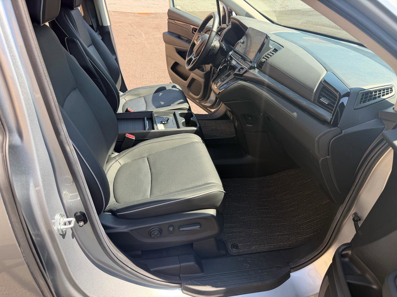 Used 2025 Honda Odyssey Elite image 14