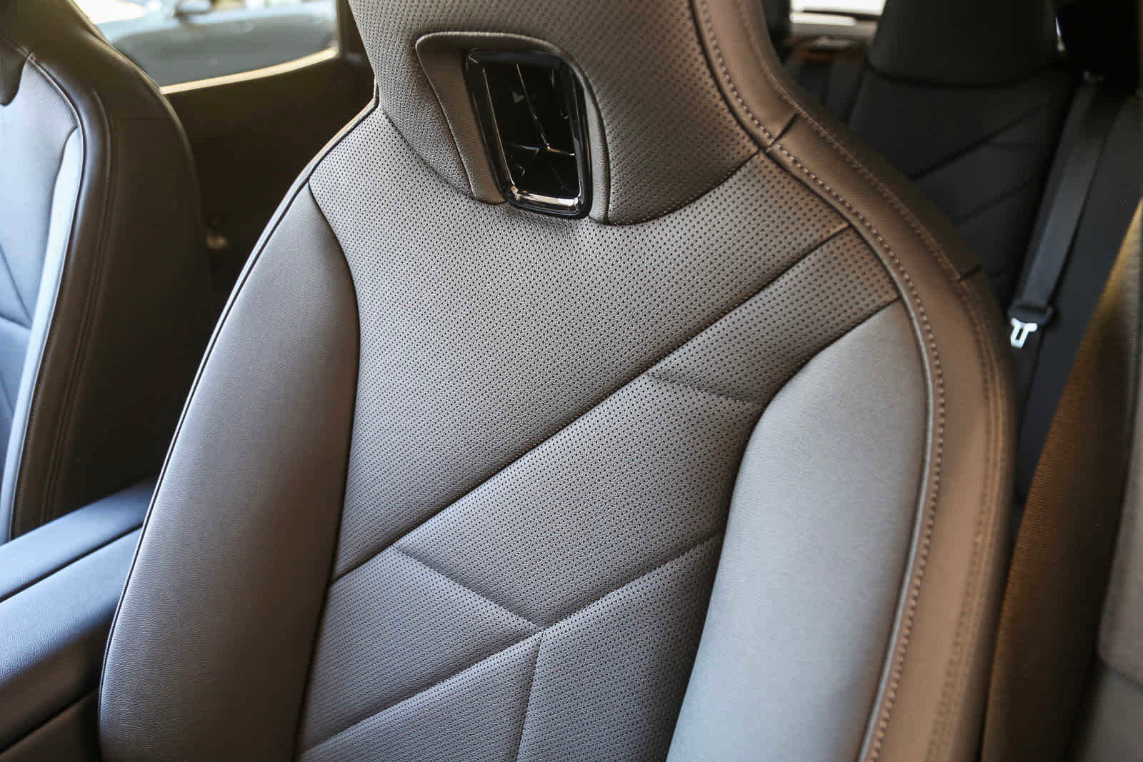 Used 2025 BMW iX xDrive50 image 25