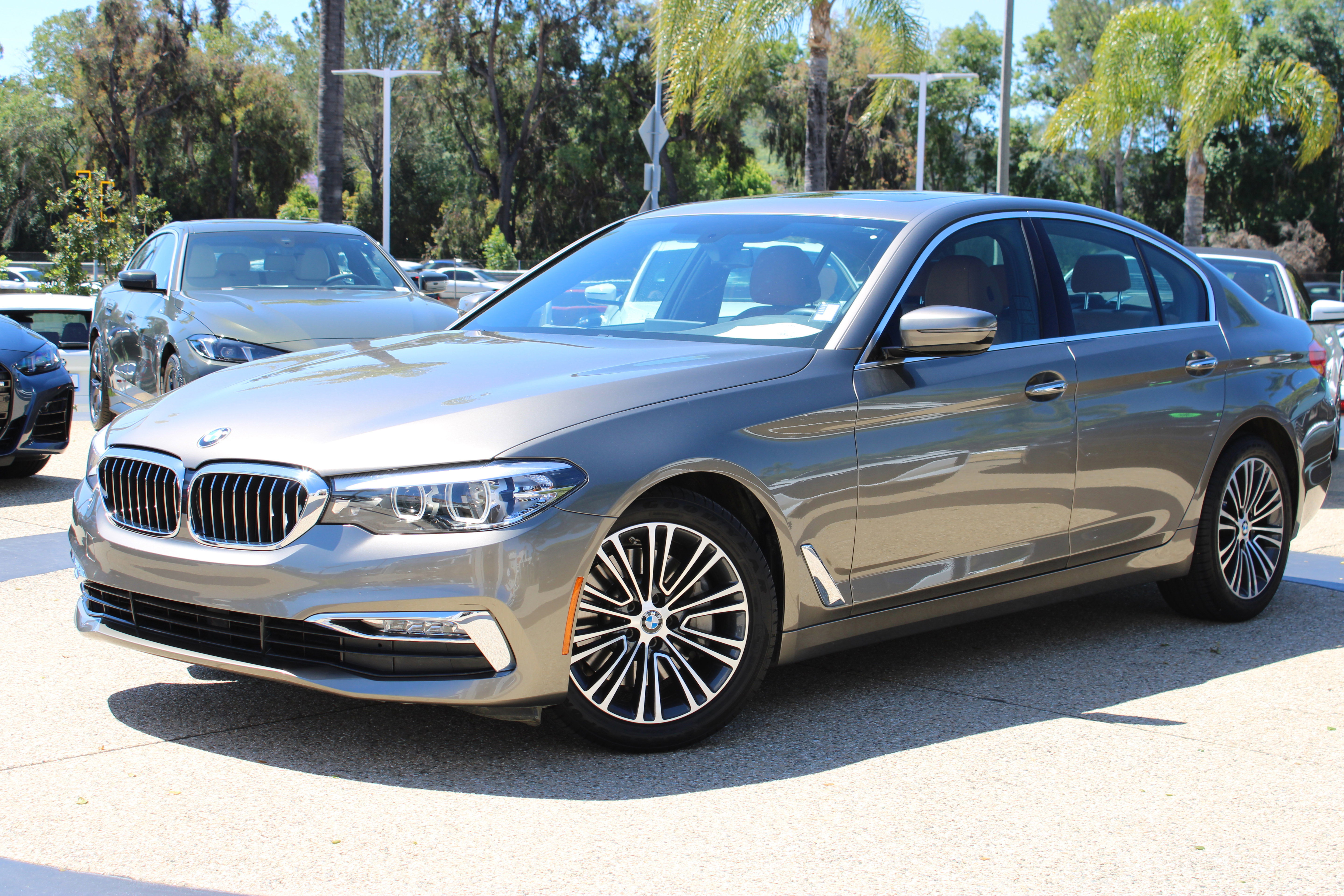 Used 2018 BMW 540i RWD image 1