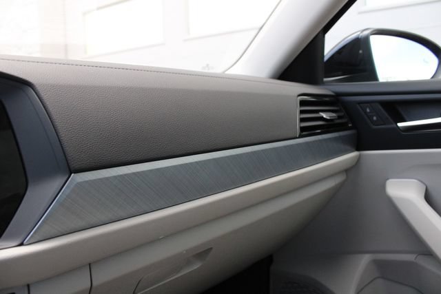 Used 2024 Volkswagen Jetta SE w/ Panoramic Sunroof Package FWD image 19