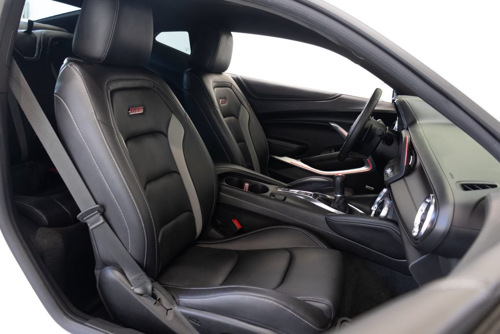 Used 2018 Chevrolet Camaro SS RWD image 24