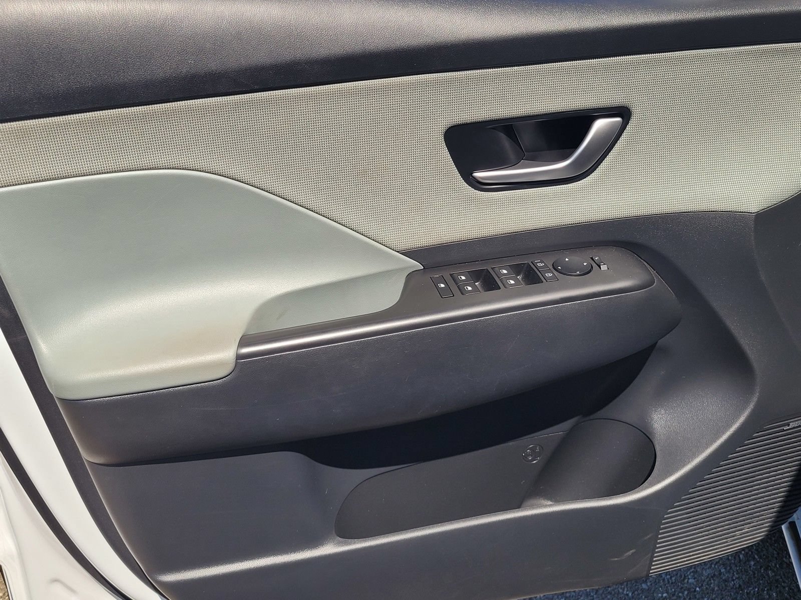Certified 2024 Hyundai Kona Limited FWD image 16