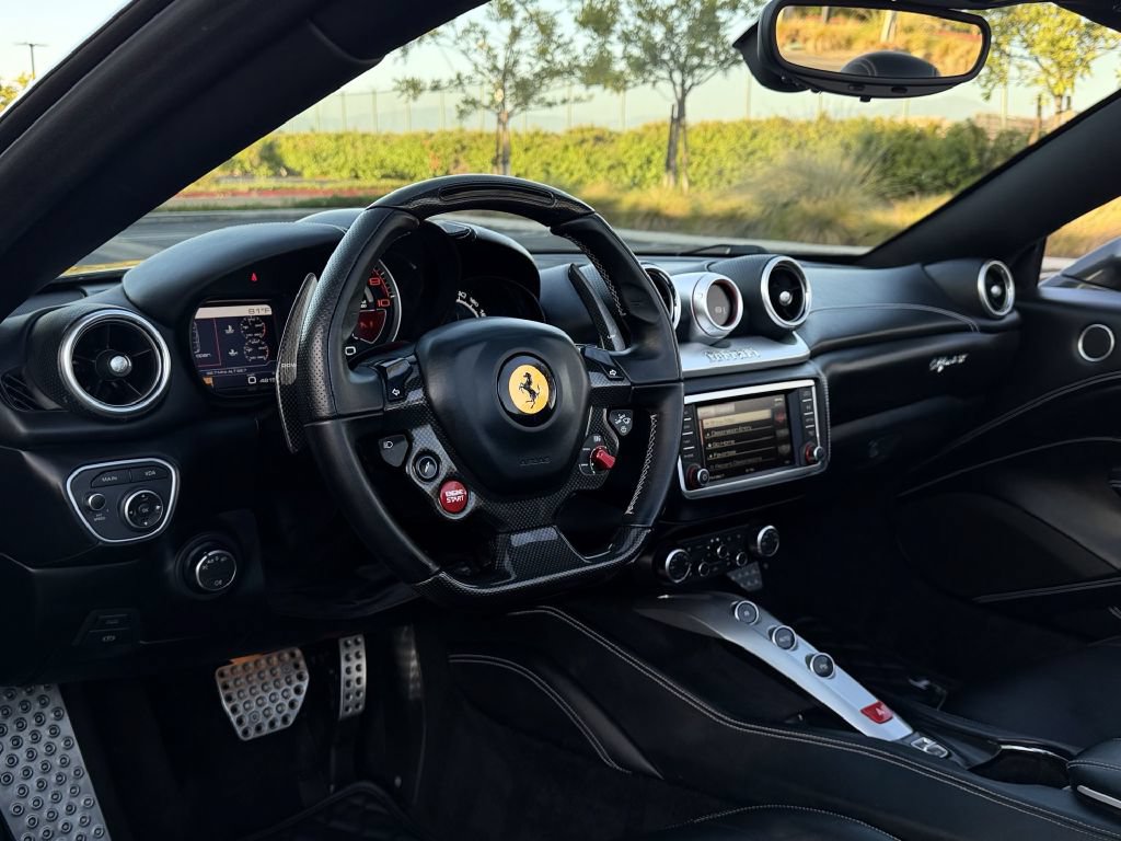 Used 2016 Ferrari California T RWD image 19