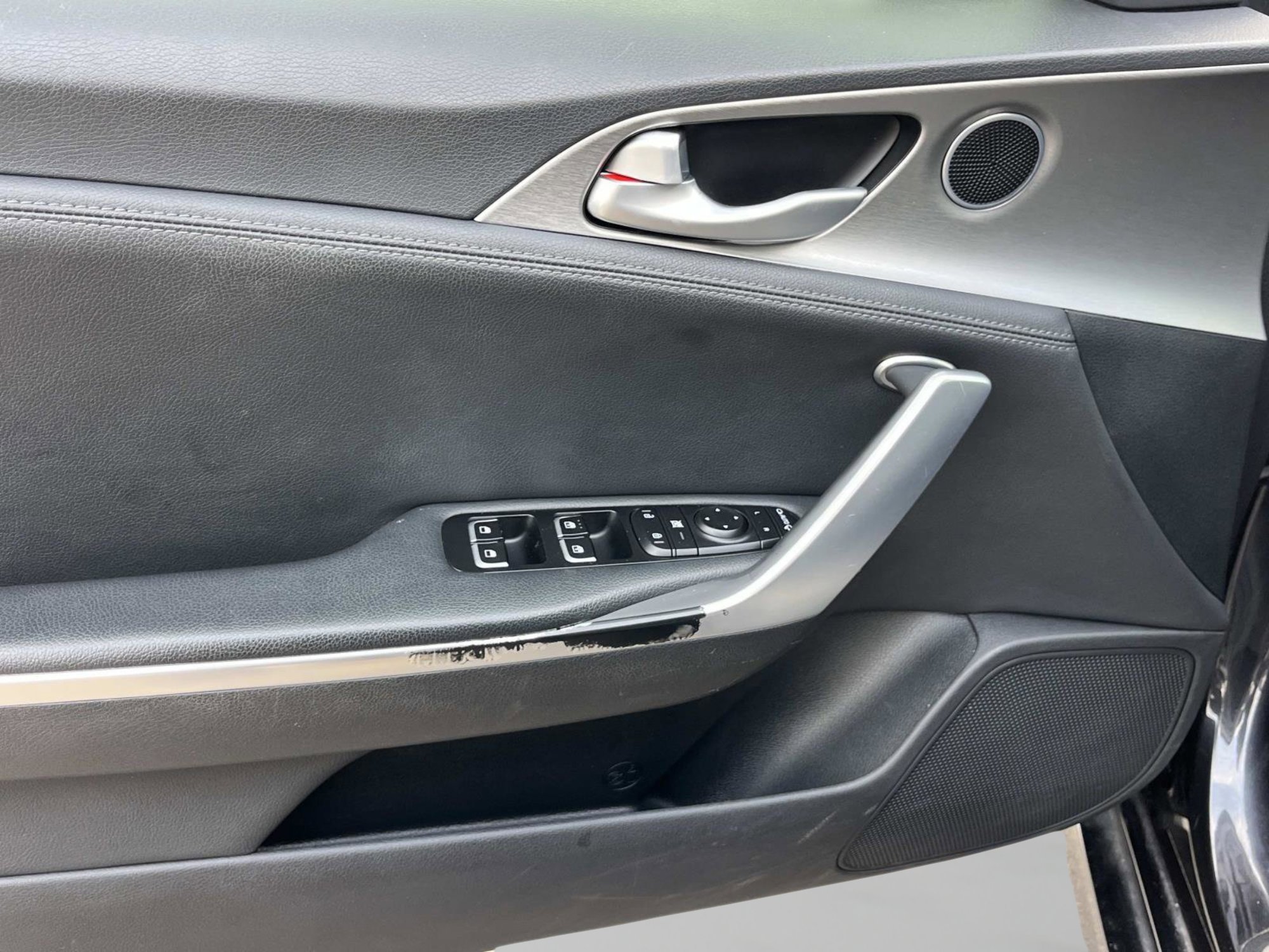 Used 2019 Kia Stinger GT image 32