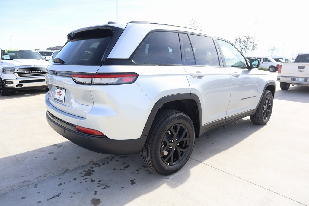 New 2025 Jeep Grand Cherokee Altitude image 20