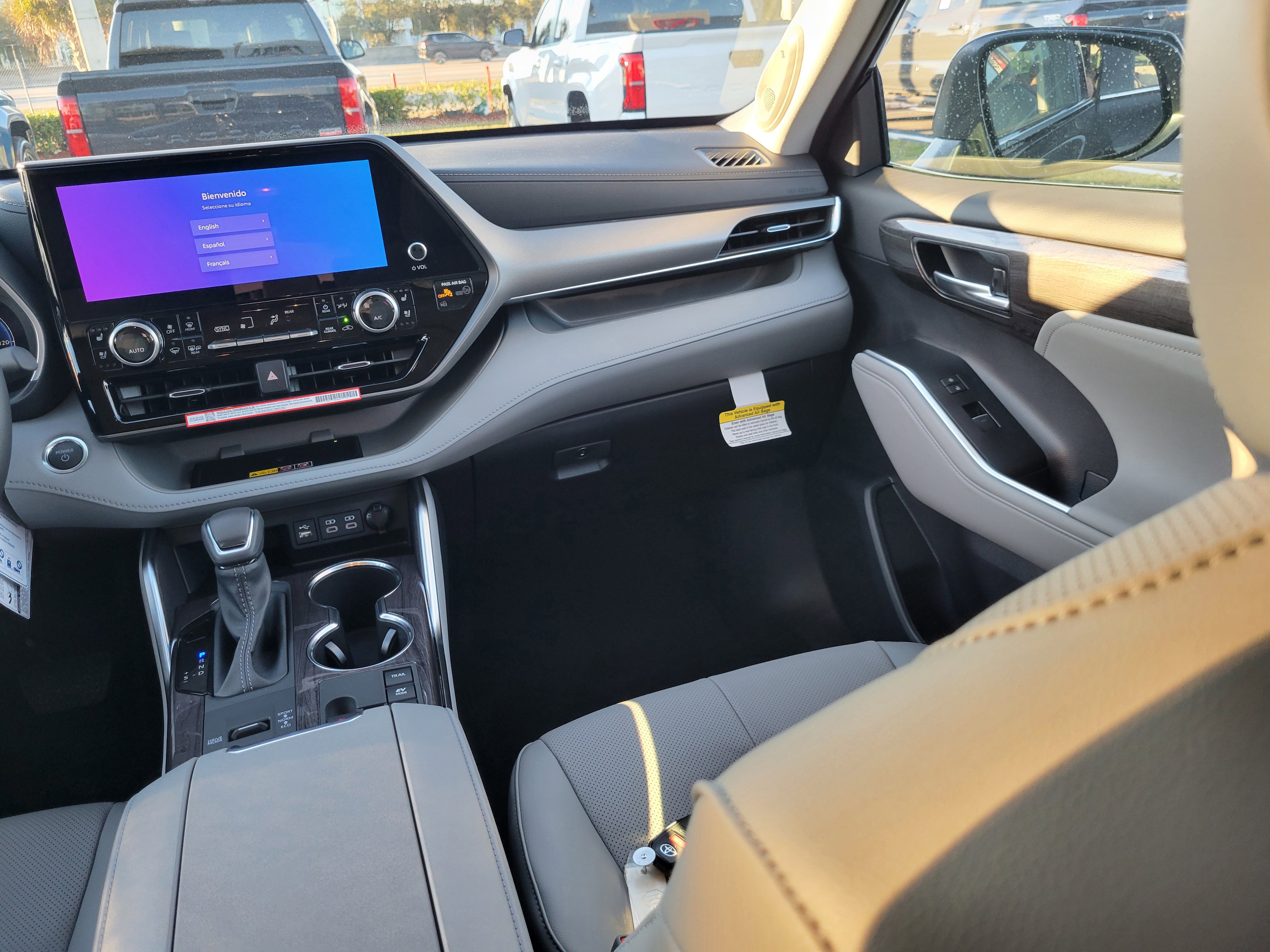New 2026 Toyota Highlander Limited AWD/4WD image 18