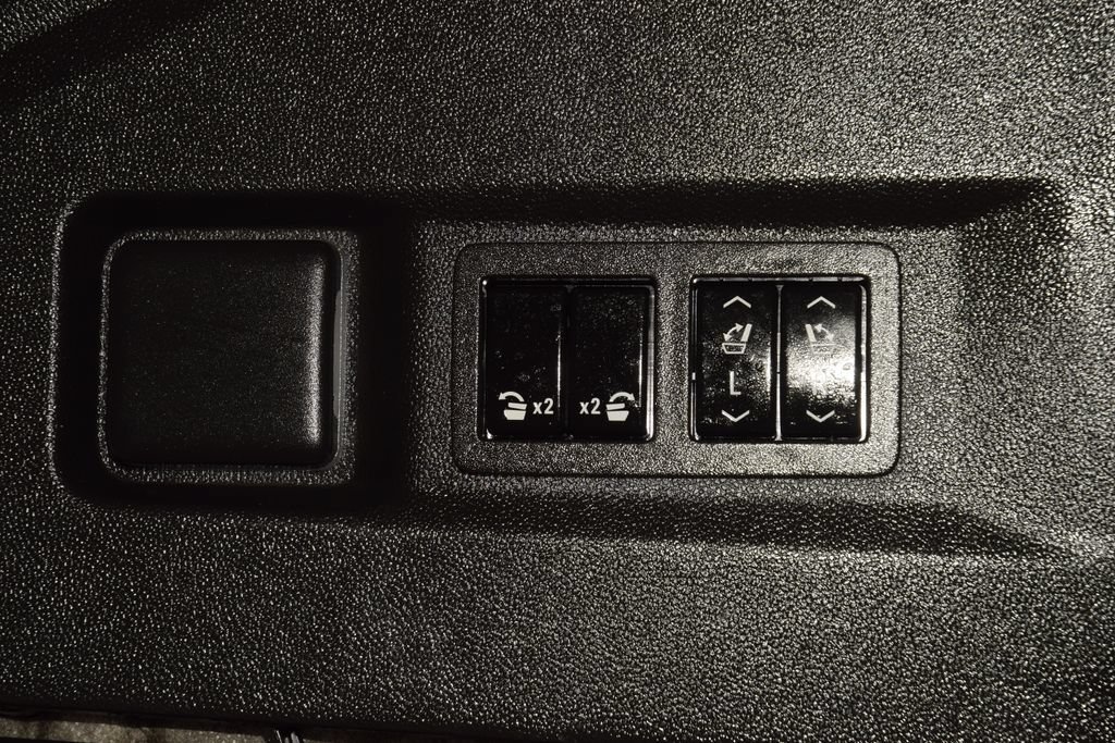 Used 2023 Chevrolet Tahoe RST w/ Luxury Package AWD/4WD image 23