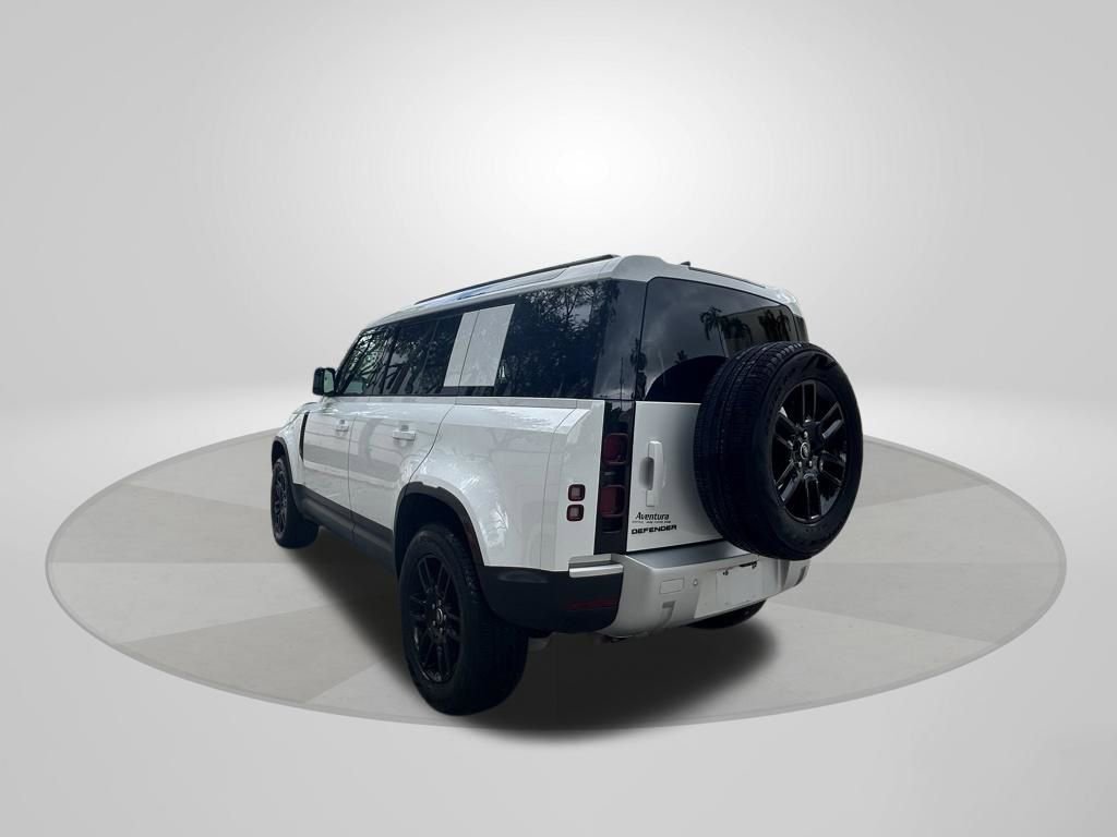 Used 2025 Land Rover Defender 110 S AWD/4WD image 5