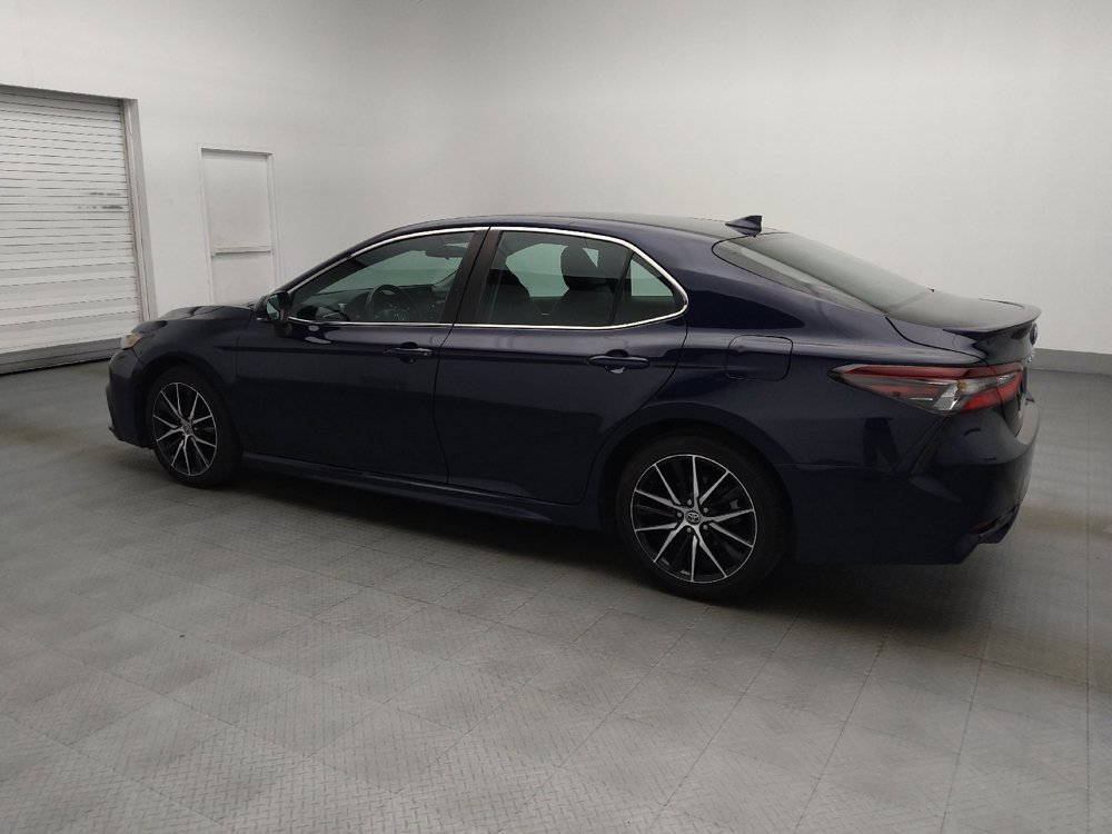 Used 2022 Toyota Camry SE FWD image 3