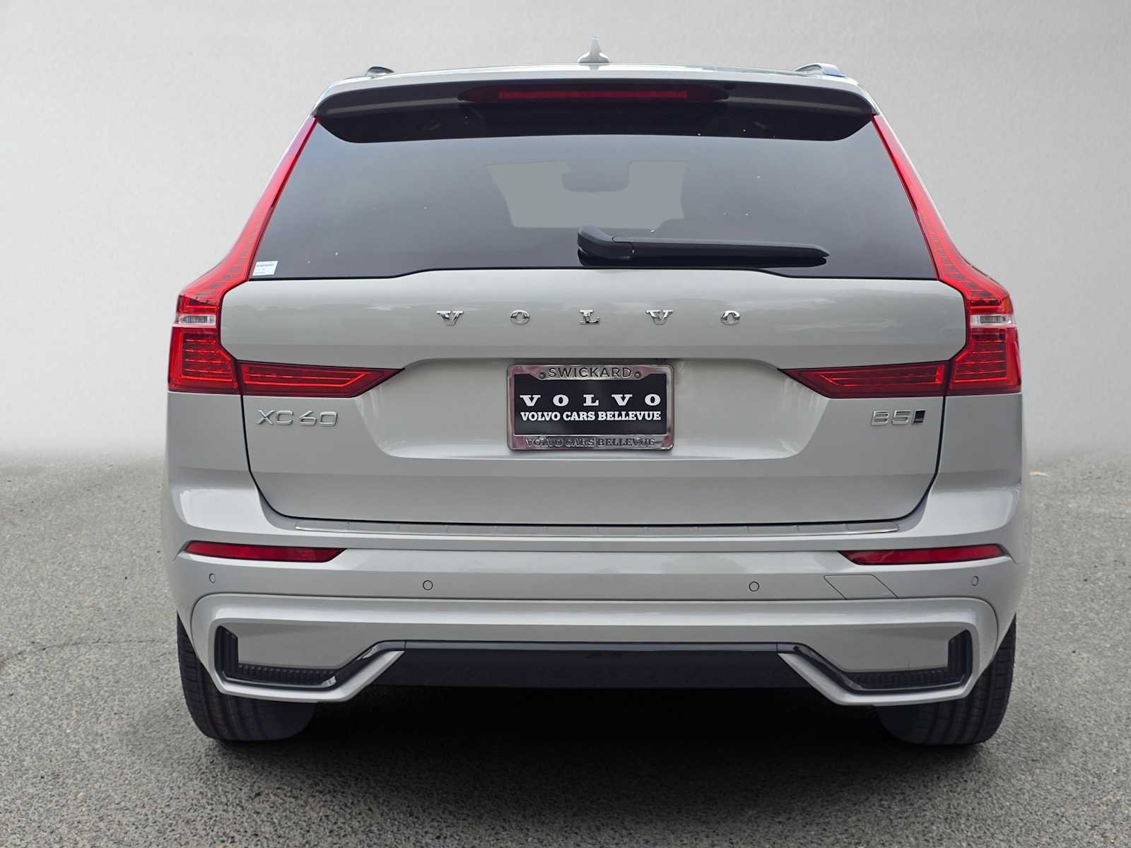 Certified 2024 Volvo XC60 B5 Core w/ Protection Package Premier AWD/4WD image 4