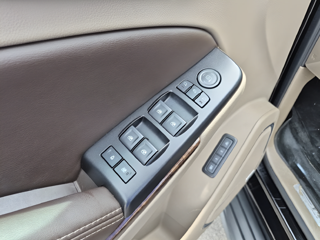 Used 2018 Chevrolet Tahoe LT RWD image 17