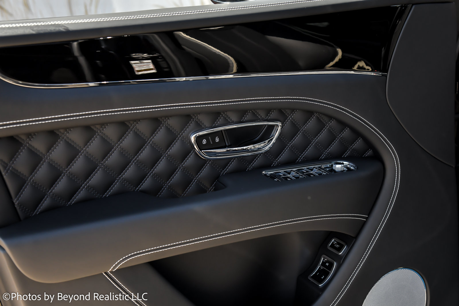 Certified 2023 Bentley Bentayga Plug-In Hybrid AWD/4WD image 17