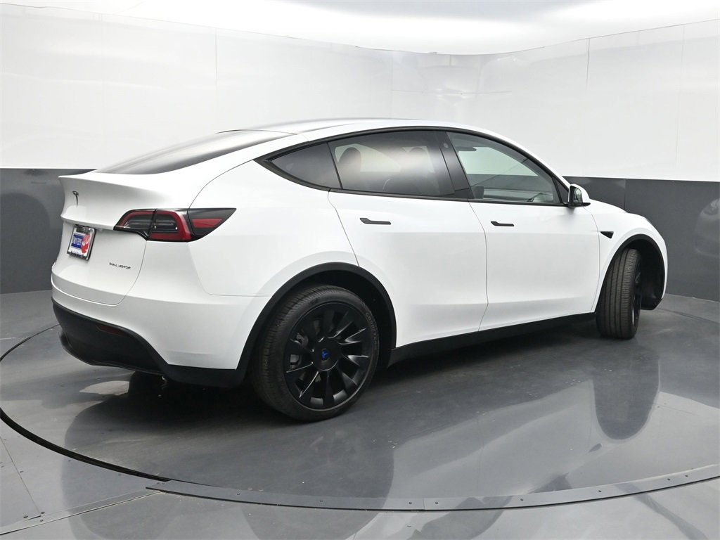 Used 2023 Tesla Model Y Long Range image 21