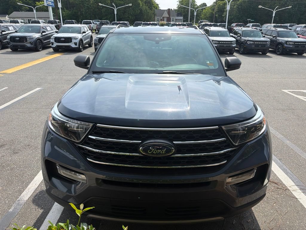 Used 2021 Ford Explorer XLT w/ Equipment Group 202A RWD image 2