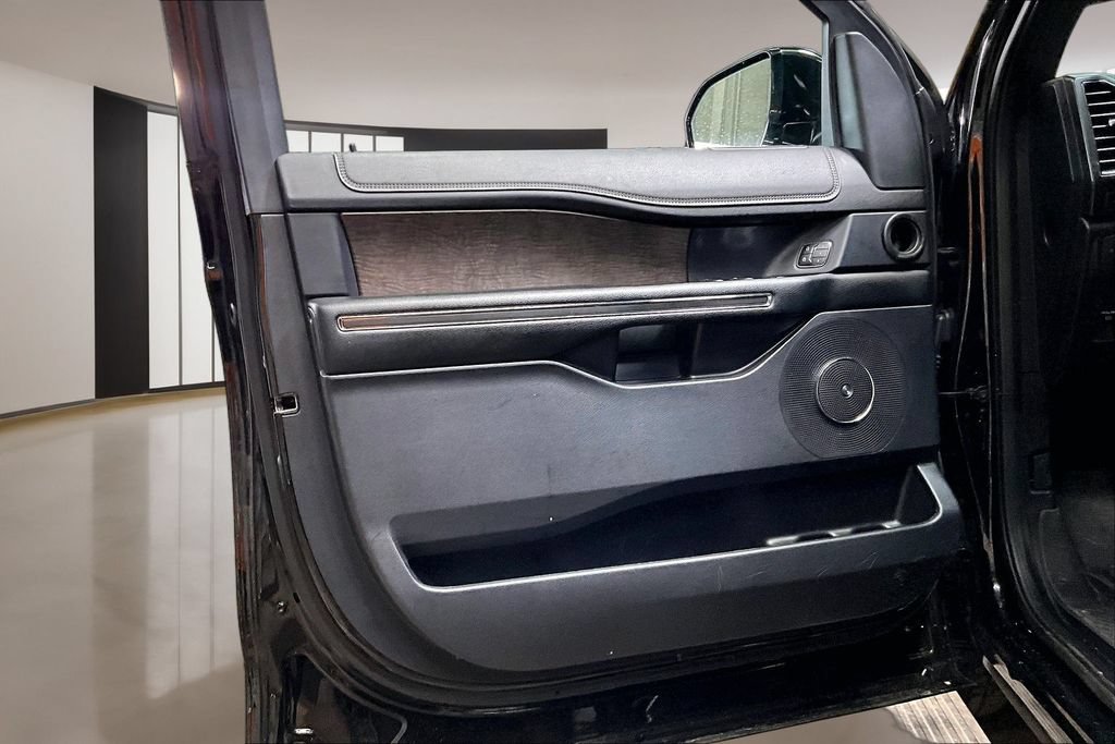 Used 2019 Ford Expedition Limited w/ Special Edition Package AWD/4WD image 17