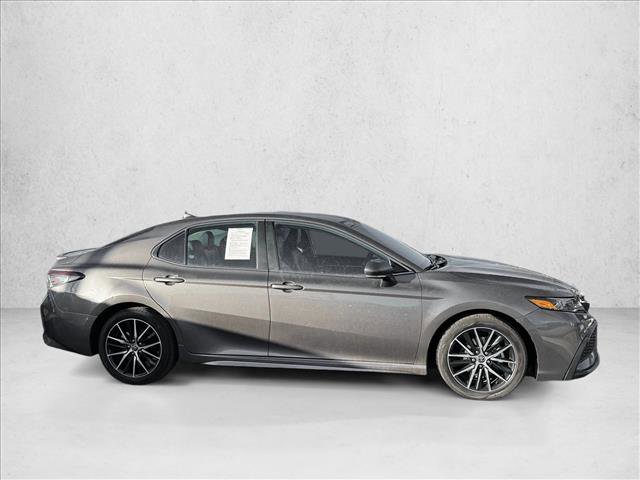Used 2024 Toyota Camry SE image 4