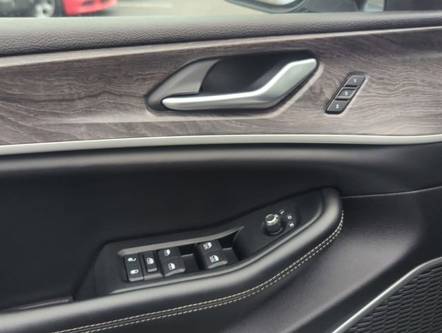 Used 2024 Jeep Grand Cherokee Limited 4xe image 13