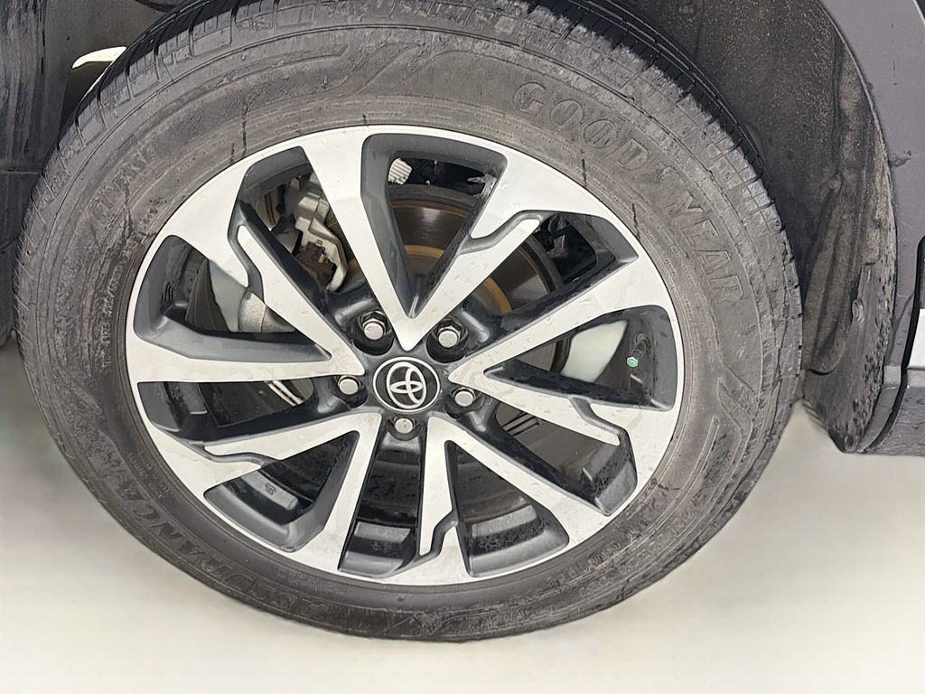 Used 2022 Toyota Corolla Cross XLE image 33