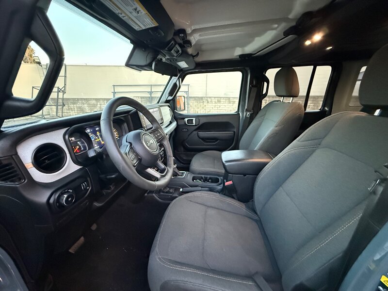 Used 2025 Jeep Wrangler Unlimited Sport AWD/4WD image 17