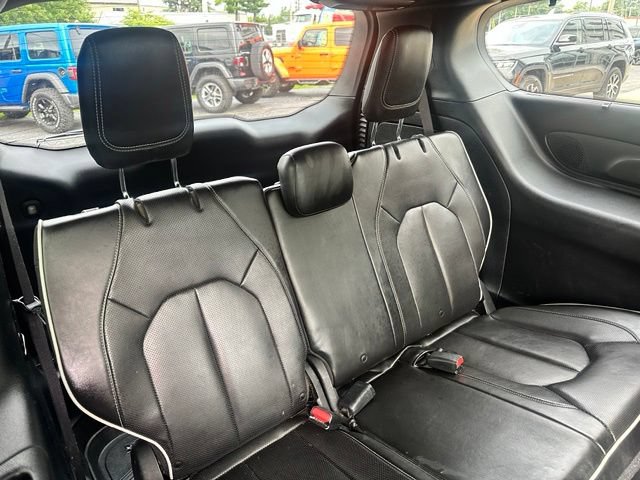Used 2019 Chrysler Pacifica Limited w/ S Appearance Package FWD image 16