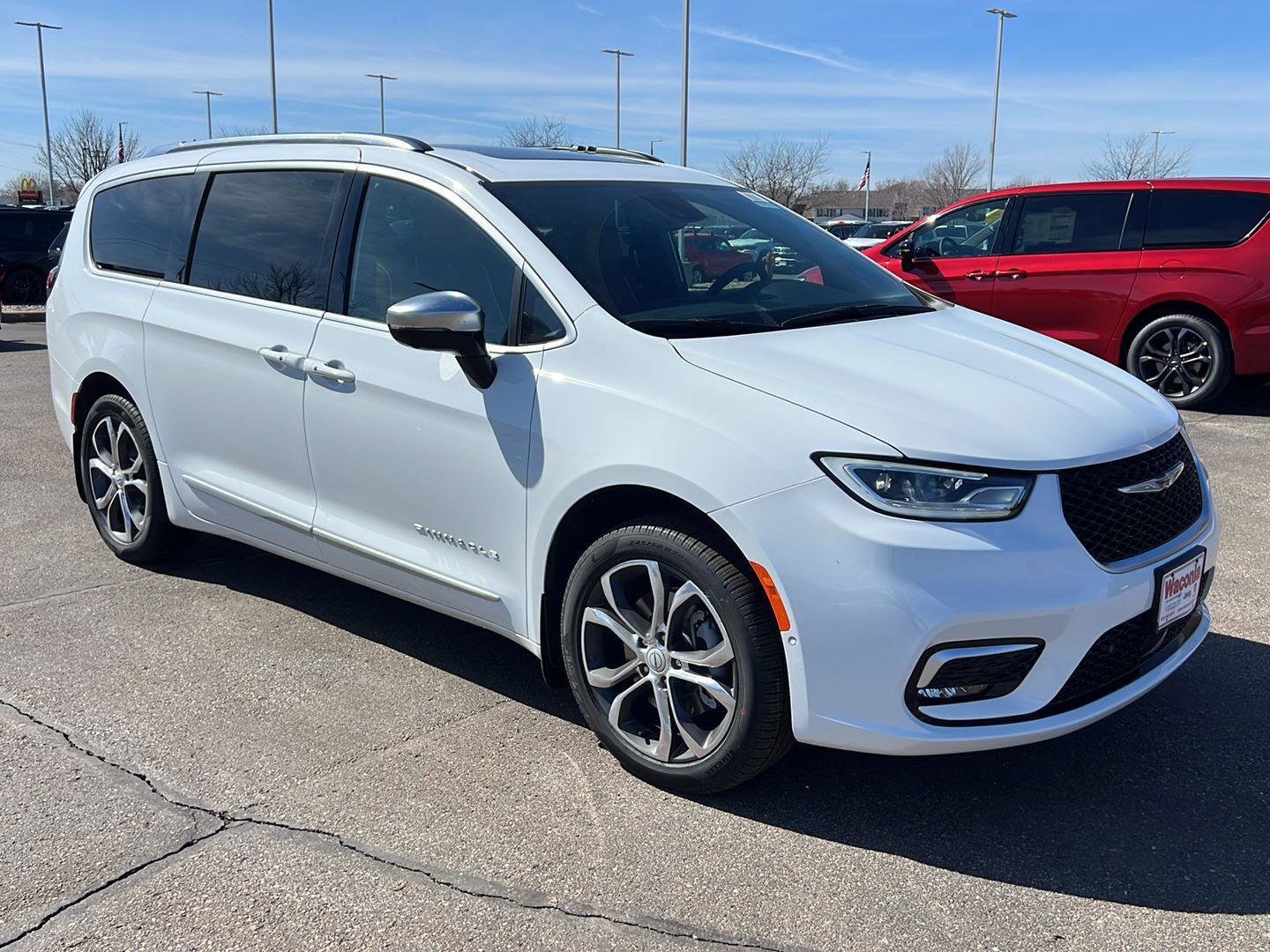 New 2026 Chrysler Pacifica Pinnacle AWD/4WD image 2