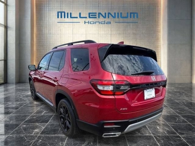 Certified 2025 Honda Pilot Touring image 3