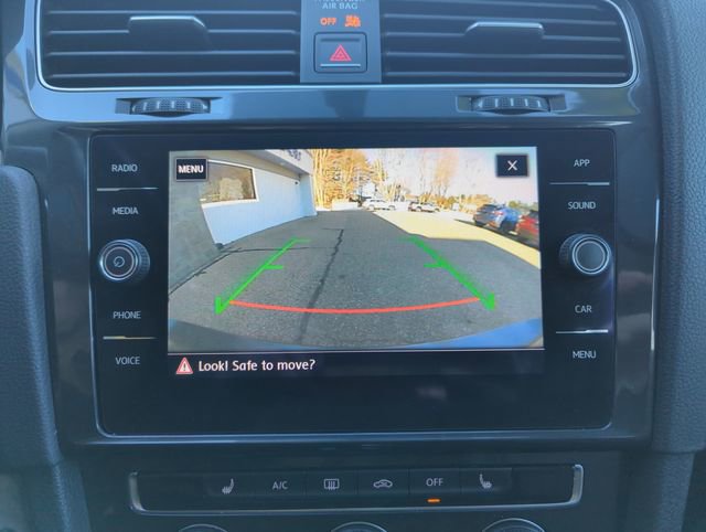 Used 2018 Volkswagen Golf SE image 27