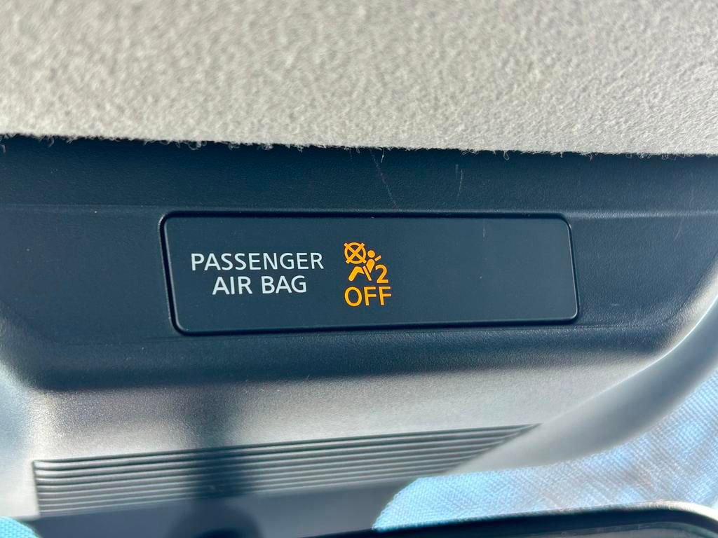 Used 2025 Nissan Kicks SV AWD/4WD image 35