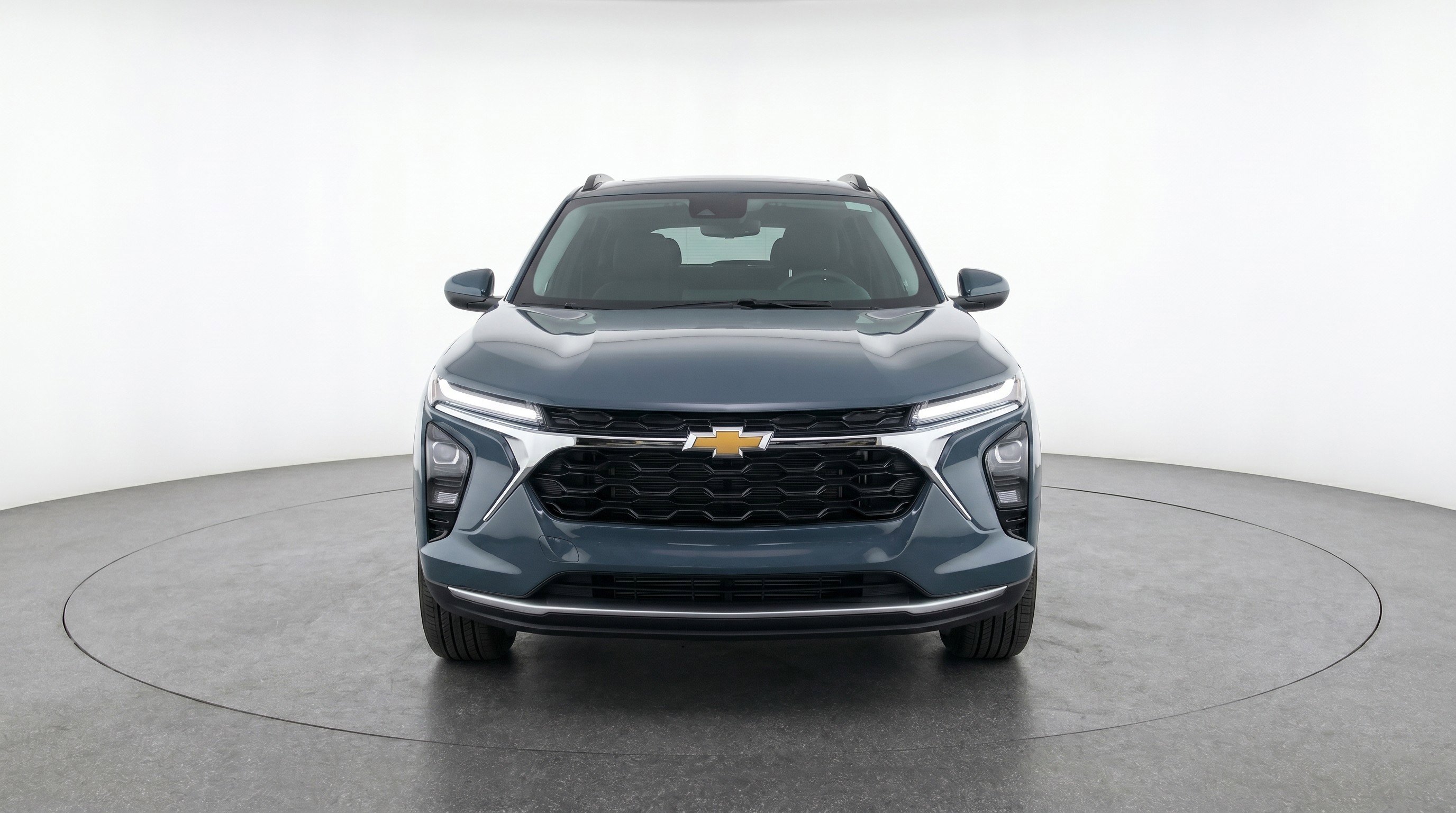 Used 2025 Chevrolet Trax LT FWD image 2