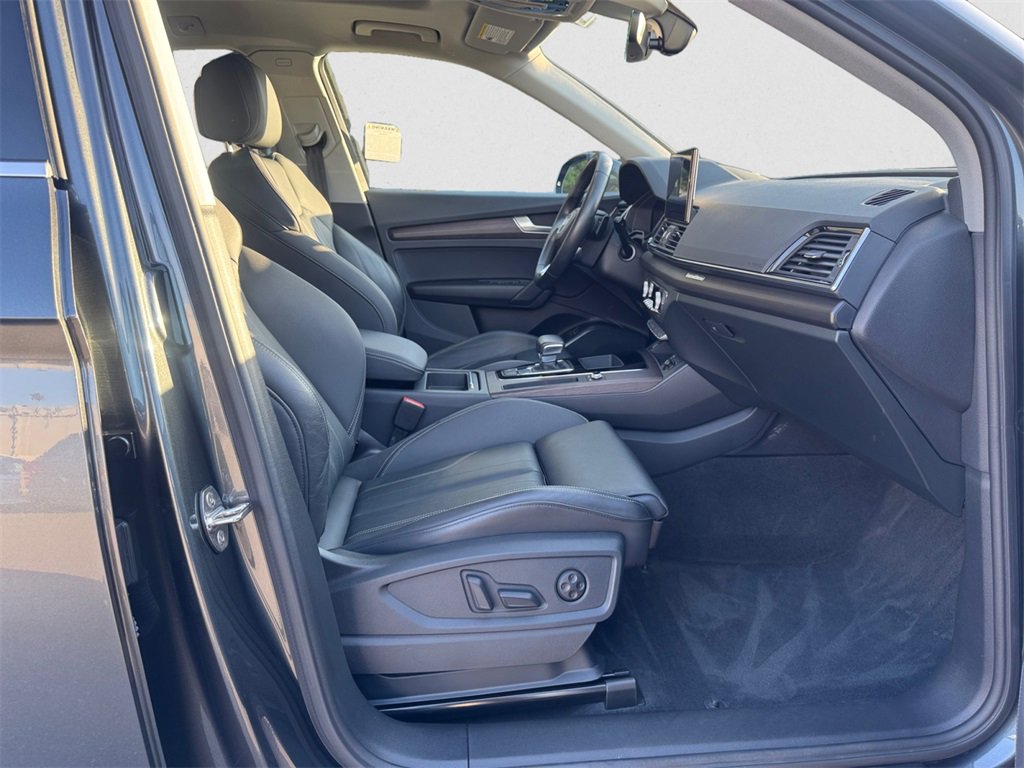 Used 2022 Audi Q5 e Premium w/ Convenience Package image 15