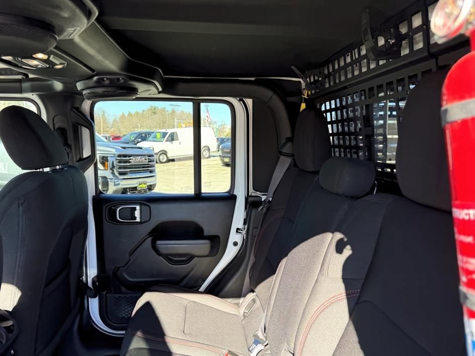 Used 2023 Jeep Gladiator Rubicon w/ Cold Weather Group image 7
