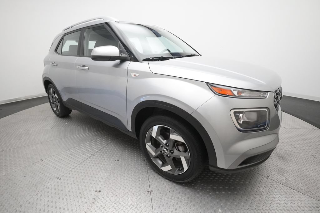 Used 2025 Hyundai Venue SEL FWD image 36