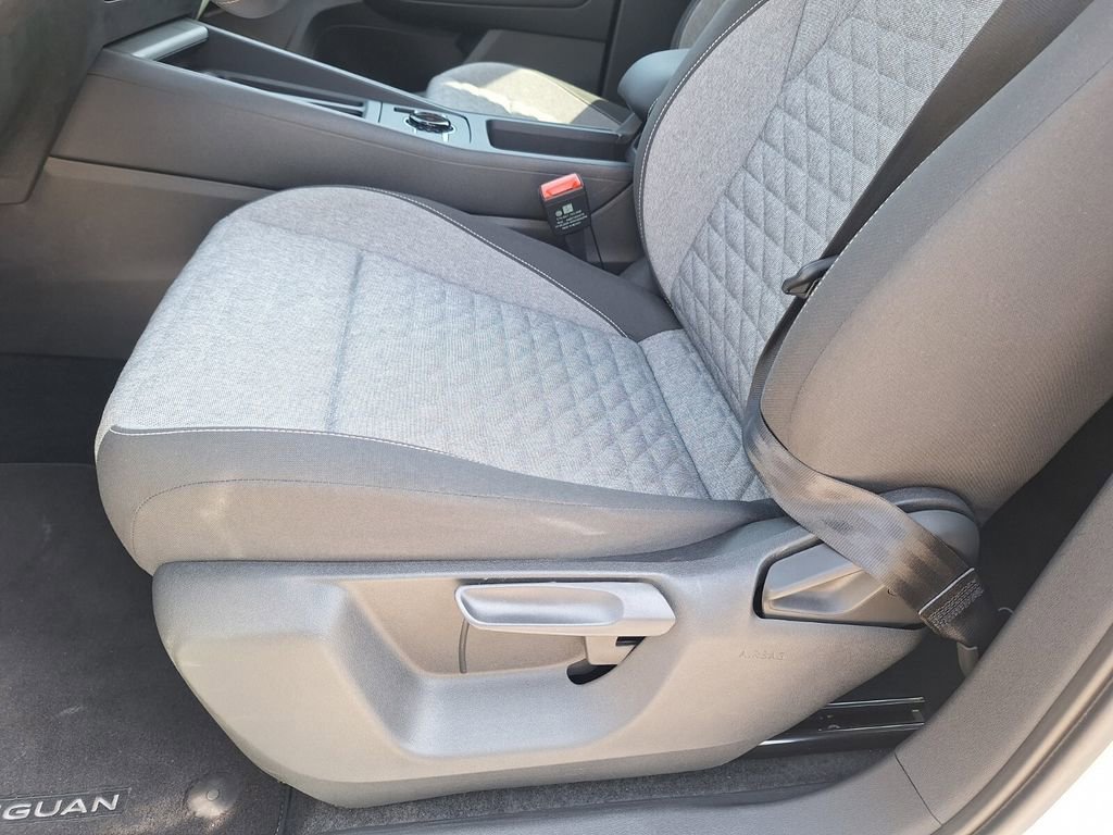 Used 2025 Volkswagen Tiguan S image 10