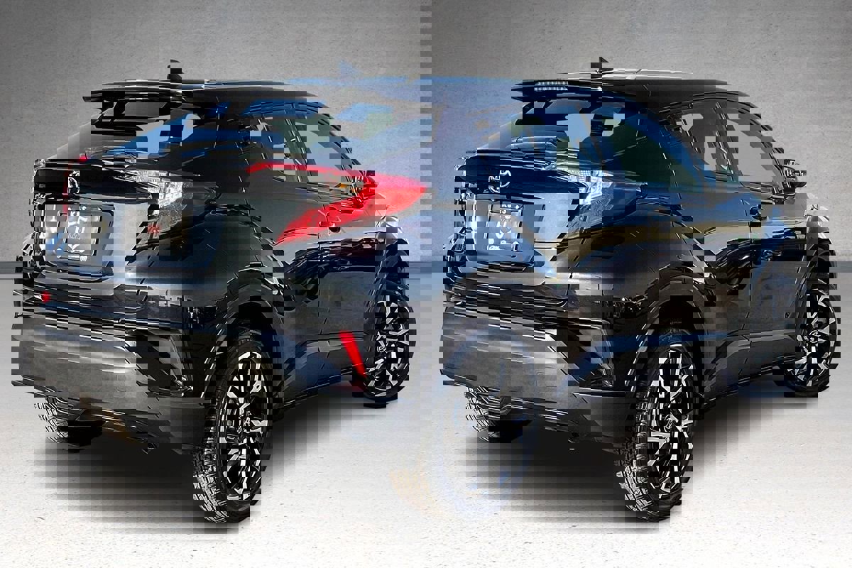 Used 2018 Toyota C-HR XLE image 31