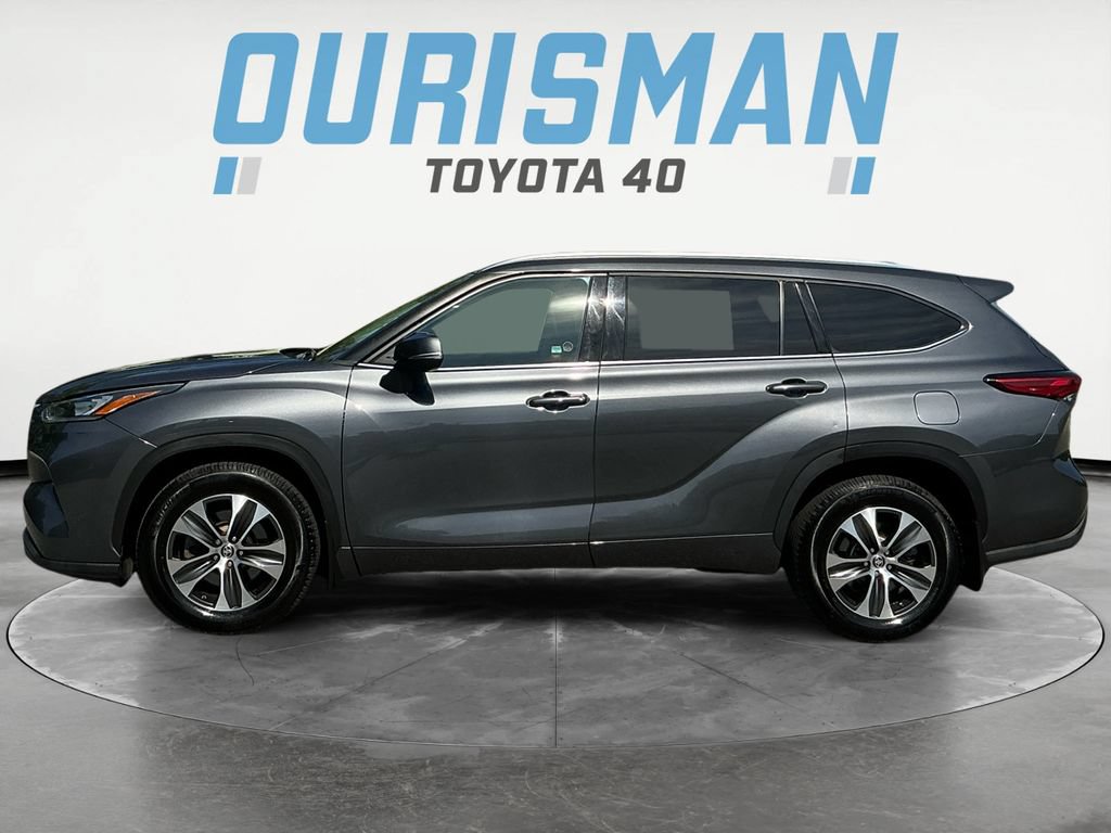 Used 2020 Toyota Highlander XLE AWD/4WD image 4
