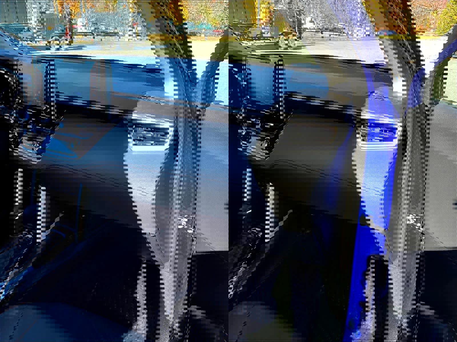 Used 2022 Toyota Corolla Cross XLE w/ Convenience Package image 13